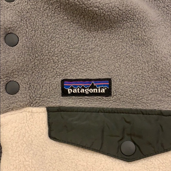 Patagonia 1/4 Button Up Grey Pull-Over - Picture 4 of 4